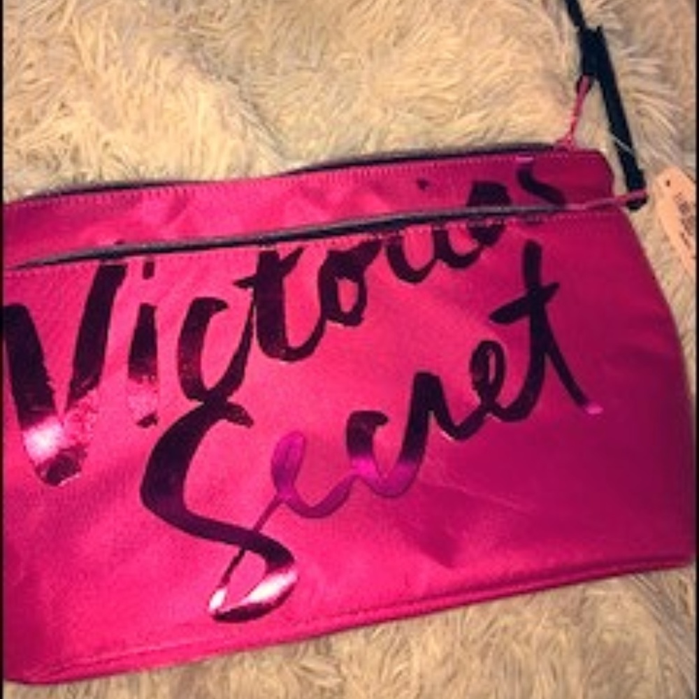 victoria's secret cosmetic bag--never used